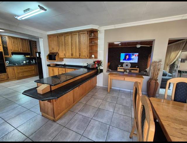 3 BEDROOM HOUSE FOR SALE IN BRACKENHURST